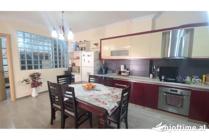 Shtepi me qera 2+1 ne Tirane - 600 Euro