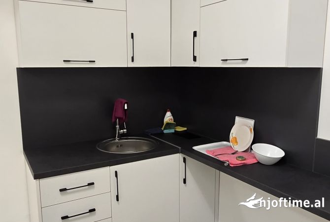 zyre me qira, Qender