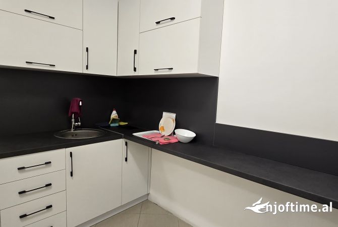 zyre me qira, Qender