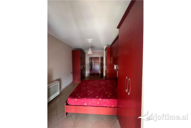 Shtepi ne shitje Apartament ne Tirane, 2+1, Mobilimi E mobiluar, Pagesa 145,000  Euro.