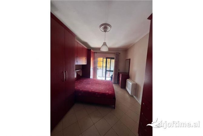 Shtepi ne shitje Apartament ne Tirane, 2+1, Mobilimi E mobiluar, Pagesa 145,000  Euro.