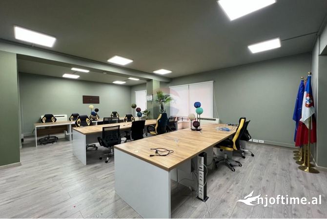 Ambient biznesi me qera 3+1 ne Tirane - 3,200 Euro