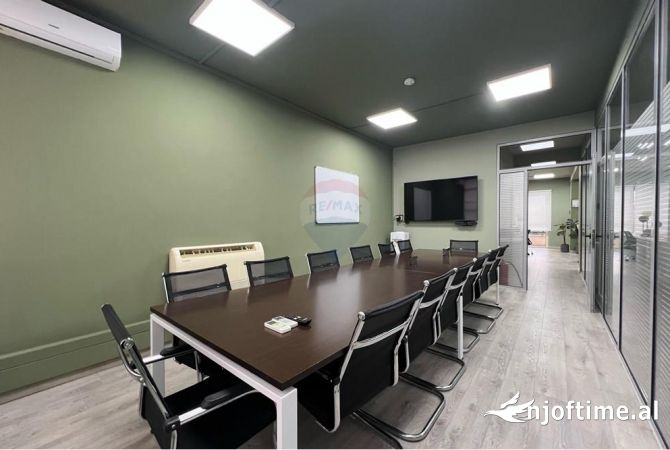 Ambient biznesi me qera 3+1 ne Tirane - 3,200 Euro