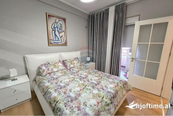 Shtepi ne shitje Apartament ne Tirane, 1+1, Mobilimi E mobiluar, Pagesa 89,000  Euro.