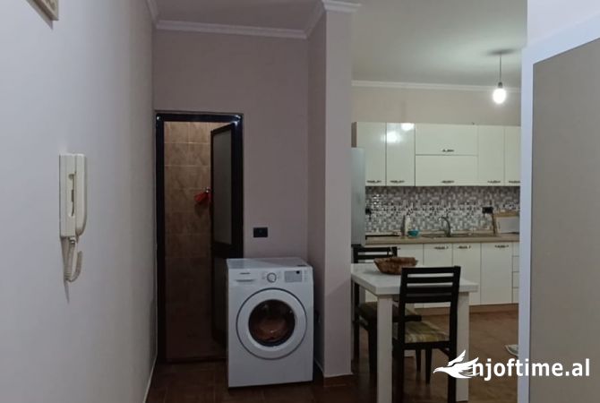 Shtepi me qera Apartament ne Tirane, 1+1, Mobilimi E mobiluar, Pagesa 40,000  Leke.