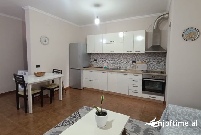 Shtepi me qera Apartament ne Tirane, 1+1, Mobilimi E mobiluar, Pagesa 40,000  Leke.