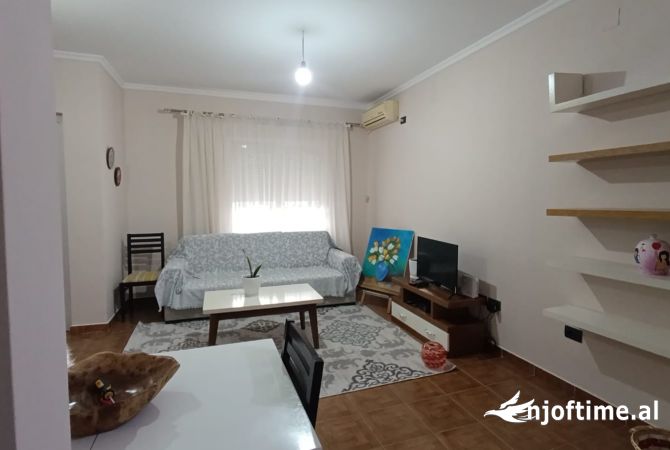 Shtepi me qera 1+1 ne Tirane - 40,000 Leke