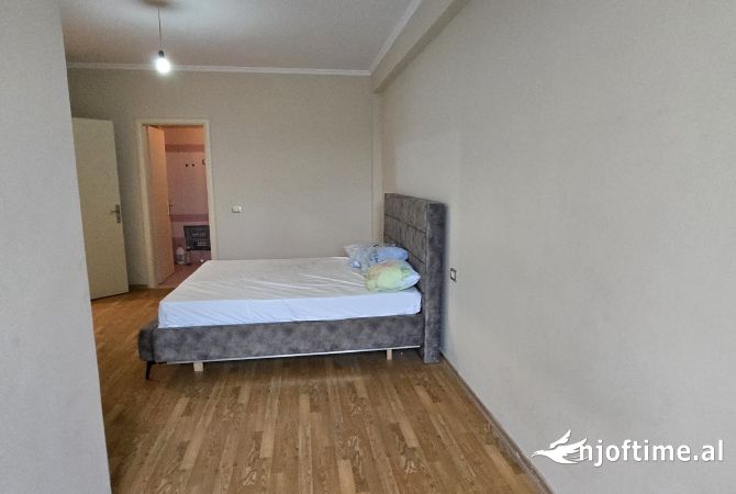 Shitet apartament (2+1+2) Rruga Tedor Keko