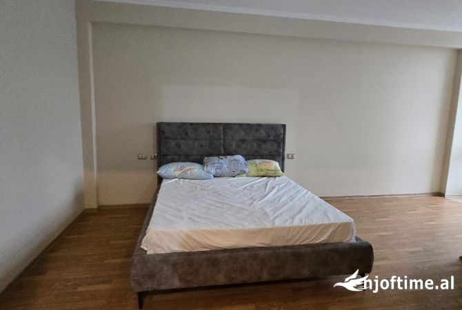 Shtepi ne shitje Apartament ne Tirane, 2+1, Mobilimi E mobiluar, Pagesa 170,000  Euro.