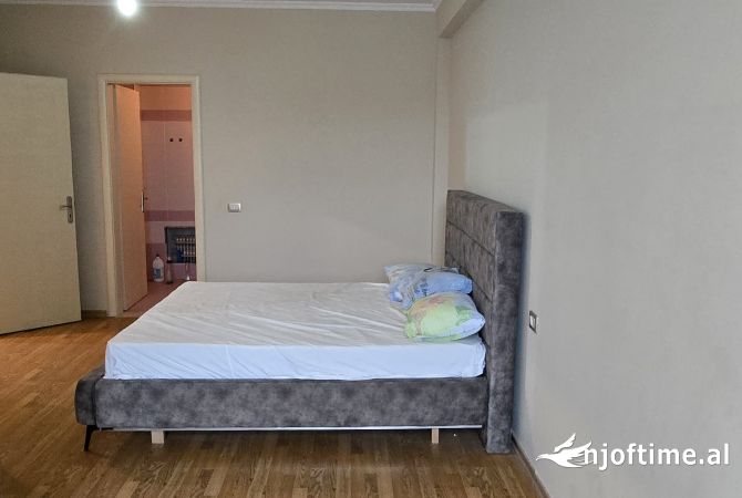 Shtepi ne shitje Apartament ne Tirane, 2+1, Mobilimi E mobiluar, Pagesa 170,000  Euro.