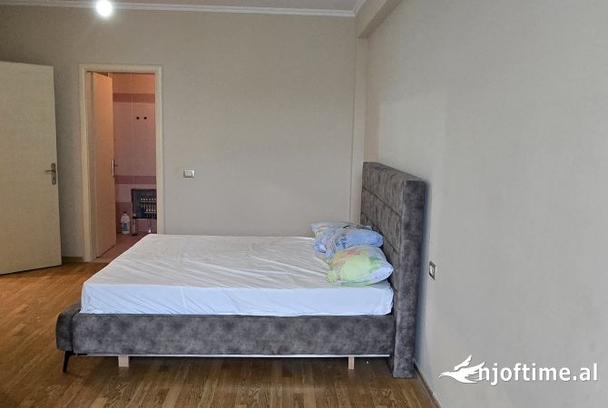 Shtepi ne shitje Apartament ne Tirane, 2+1, Mobilimi E mobiluar, Pagesa 170,000  Euro.