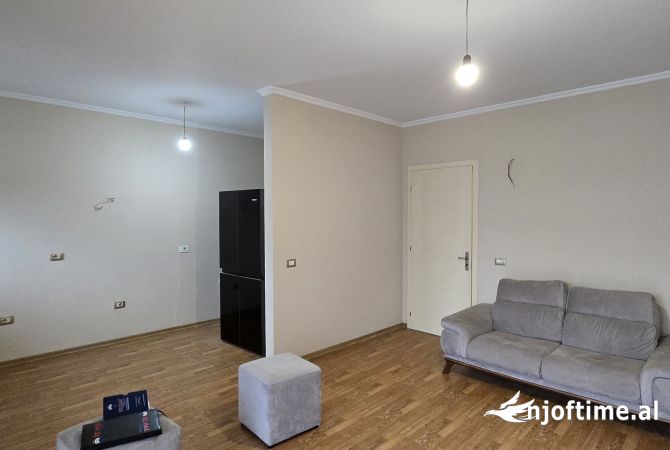 Shtepi ne shitje Apartament ne Tirane, 2+1, Mobilimi E mobiluar, Pagesa 170,000  Euro.