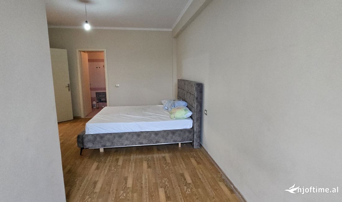 Shtepi ne shitje Apartament ne Tirane, 2+1, Mobilimi E mobiluar, Pagesa 170,000  Euro.