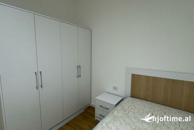Shtepi me qera 2+1 ne Tirane - 800 Euro
