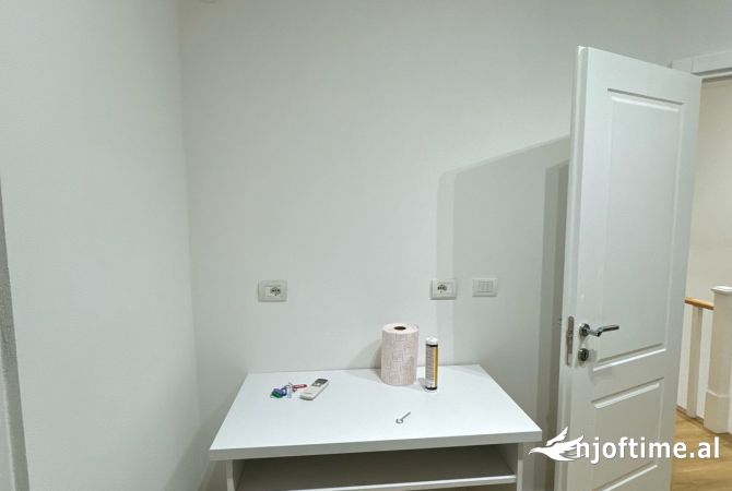 Shtepi me qera Apartament ne Tirane, 2+1, Mobilimi E mobiluar, Pagesa 800  Euro.