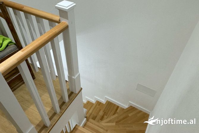 Shtepi me qera Apartament ne Tirane, 2+1, Mobilimi E mobiluar, Pagesa 800  Euro.