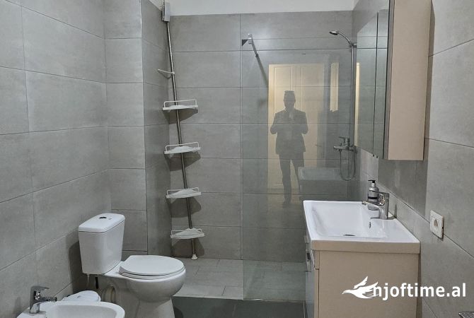 Shtepi me qera Apartament ne Tirane, 1+1, Mobilimi E mobiluar, Pagesa 550  Euro.