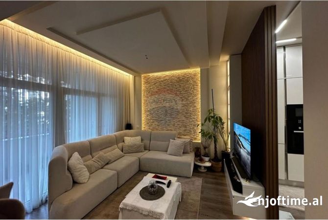 Shtepi ne shitje Apartament ne Tirane, 3+1, Mobilimi E mobiluar, Pagesa 347,000  Euro.