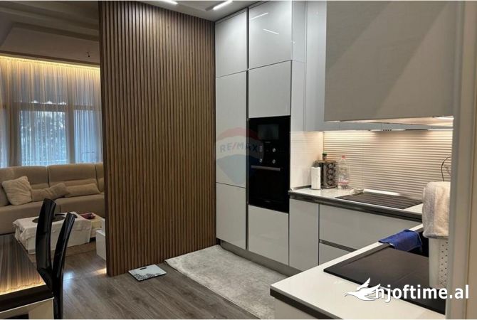 Shtepi ne shitje Apartament ne Tirane, 3+1, Mobilimi E mobiluar, Pagesa 347,000  Euro.