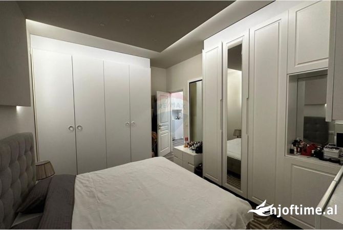 Shtepi ne shitje Apartament ne Tirane, 3+1, Mobilimi E mobiluar, Pagesa 347,000  Euro.