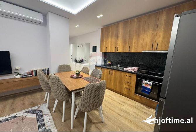 Shtepi ne shitje Apartament ne Tirane, 1+1, Mobilimi E mobiluar, Pagesa 185,000  Euro.