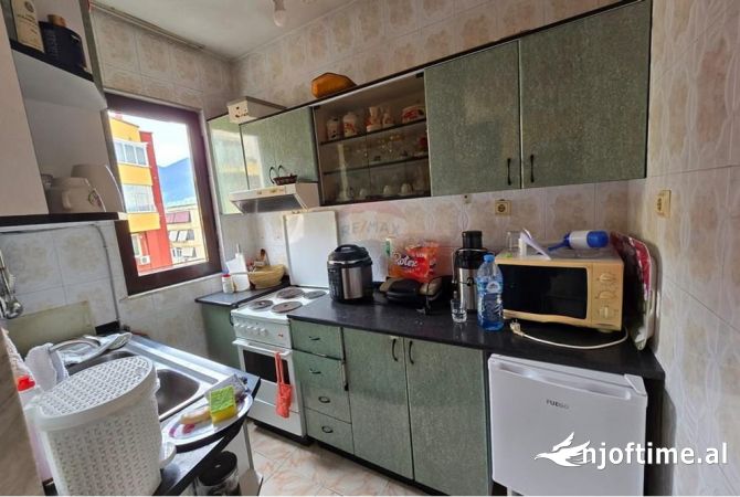 Shtepi ne shitje Apartament ne Tirane, 1+1, Mobilimi Bosh, pa mobiluar, Pagesa 100,000  Euro.