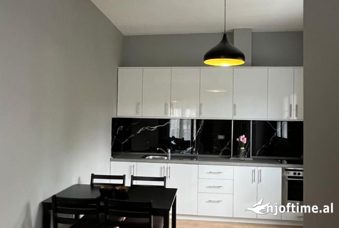 Shtepi me qera 2+1 ne Tirane - 520 Euro