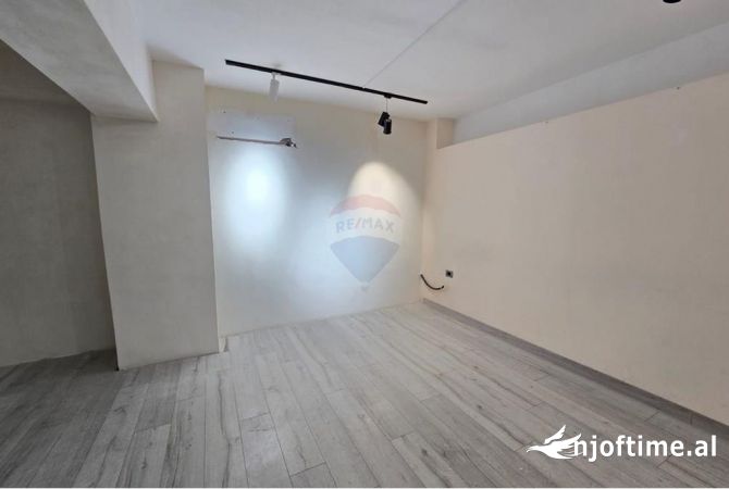 Ambient biznesi me qera 3+1 ne Tirane - 580 Euro