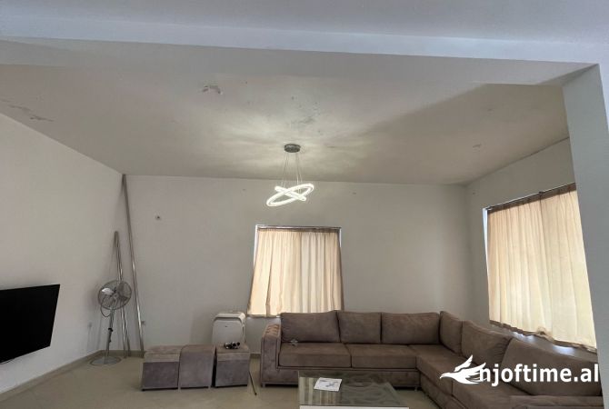 Shtepi me qera 2+1 ne Tirane - 450 Euro