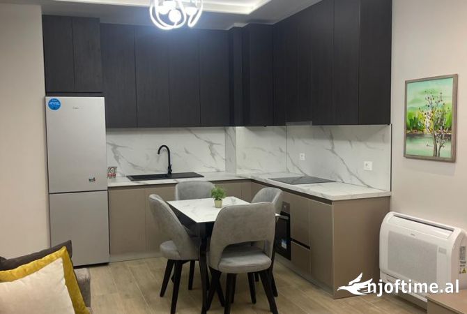 Shtepi me qera Apartament ne Tirane, 1+1, Mobilimi E mobiluar, Pagesa 900  Euro.