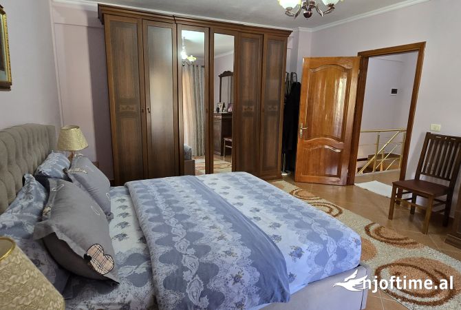 Shtepi me qera Apartament ne Tirane, 3+1, Mobilimi E mobiluar, Pagesa 70,000  Leke.