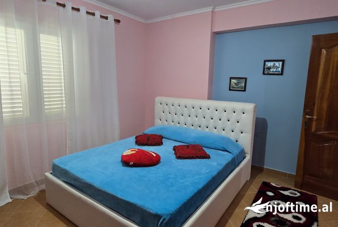 Shtepi me qera Apartament ne Tirane, 3+1, Mobilimi E mobiluar, Pagesa 70,000  Leke.