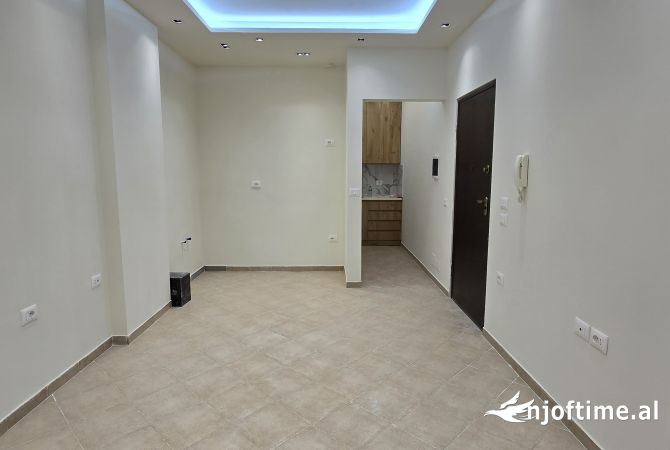 Ambient biznesi me qera 3+1 ne Tirane - 600 Euro