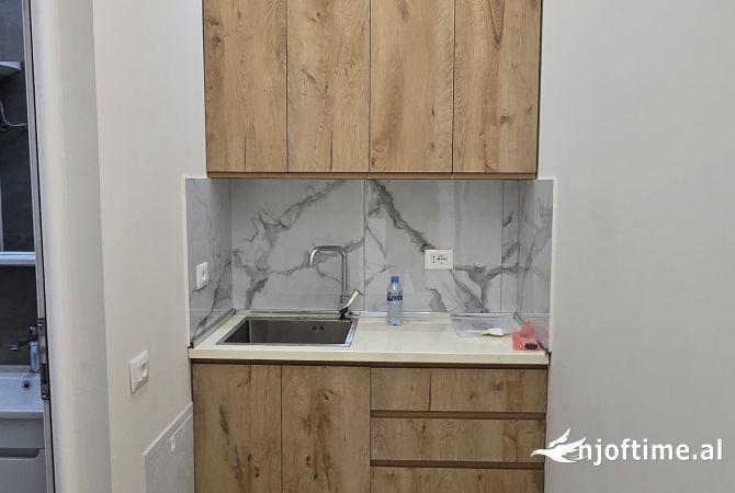 Ambient biznesi me qera 3+1 ne Tirane - 600 Euro