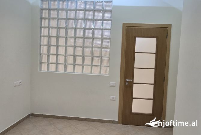 Ambient biznesi me qera 3+1 ne Tirane - 690 Euro