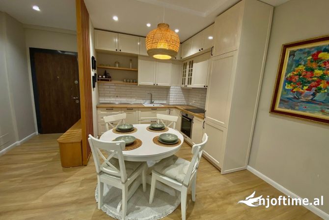 Shtepi me qera Apartament ne Tirane, 2+1, Mobilimi E mobiluar, Pagesa 1,200  Euro.