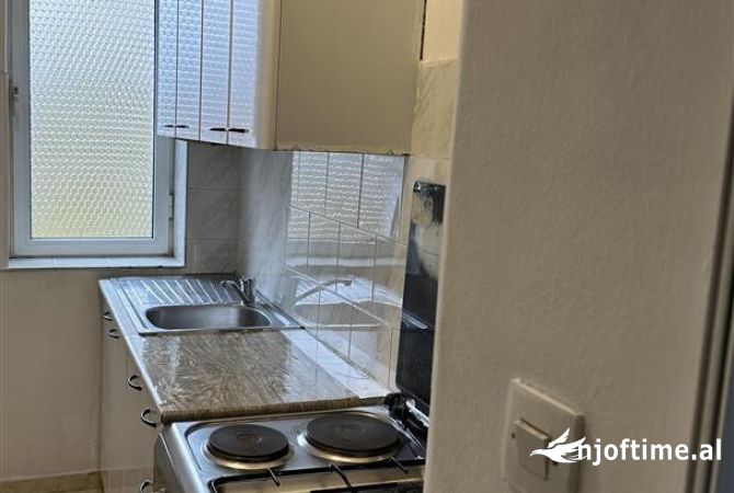 Shtepi me qera Apartament ne Tirane, 1+1, Mobilimi E mobiluar, Pagesa 350  Euro.