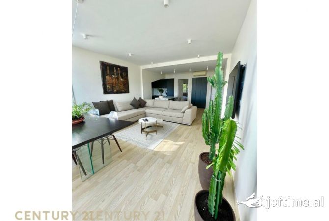 Shtepi ne shitje Apartament ne Tirane, 2+1, Mobilimi Pjeserisht e mobiluar, Pagesa 370,000  Euro.