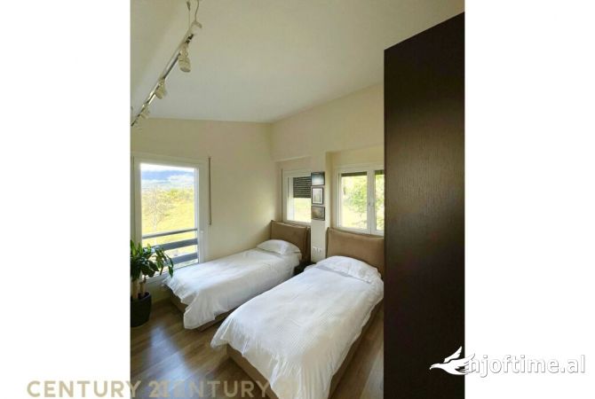 Shtepi ne shitje Apartament ne Tirane, 2+1, Mobilimi Pjeserisht e mobiluar, Pagesa 370,000  Euro.