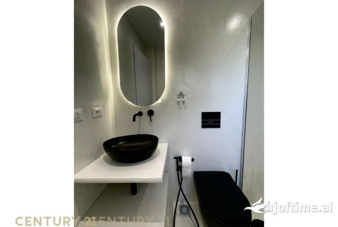 Shtepi ne shitje Apartament ne Tirane, 2+1, Mobilimi Pjeserisht e mobiluar, Pagesa 370,000  Euro.