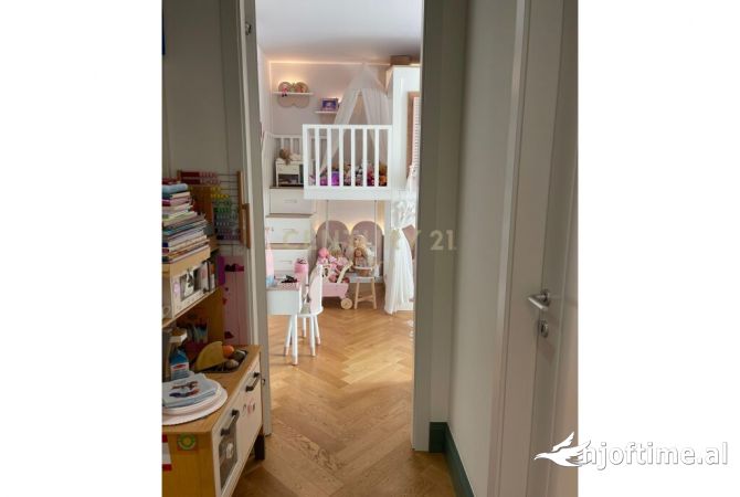 Shtepi ne shitje Apartament ne Tirane, 2+1, Mobilimi E mobiluar, Pagesa 530,000  Euro.