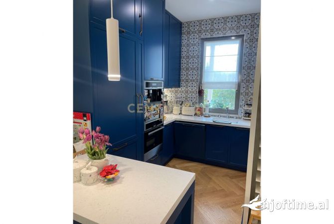 Shtepi ne shitje Apartament ne Tirane, 2+1, Mobilimi E mobiluar, Pagesa 530,000  Euro.