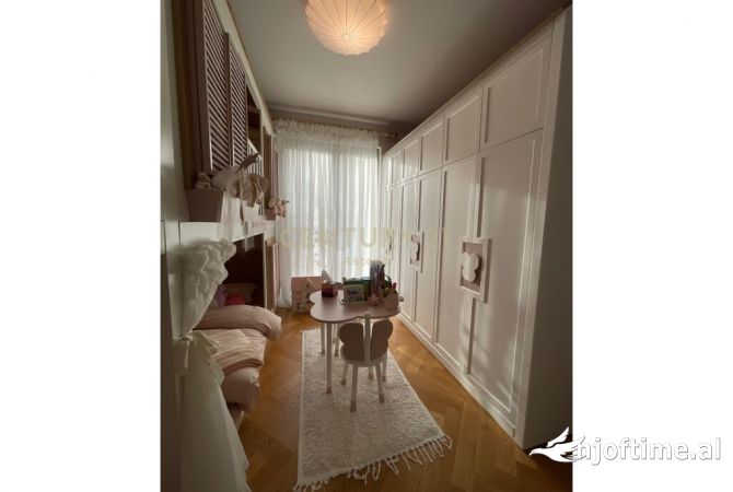 Shtepi ne shitje Apartament ne Tirane, 2+1, Mobilimi E mobiluar, Pagesa 530,000  Euro.