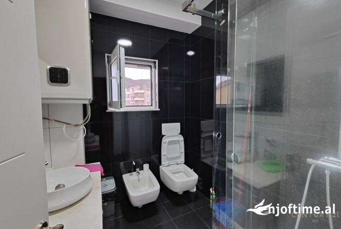 Shtepi me qera Apartament ne Tirane, 2+1, Mobilimi E mobiluar, Pagesa 800  Euro.
