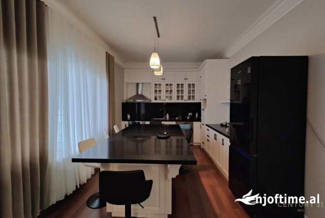 Shtepi me qera Apartament ne Tirane, 2+1, Mobilimi E mobiluar, Pagesa 800  Euro.
