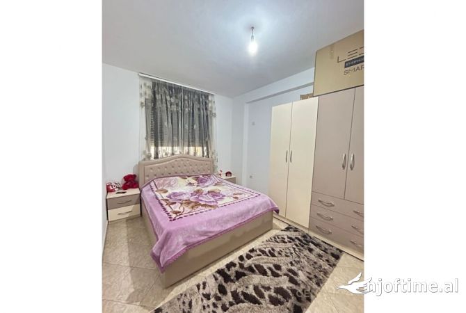 Shtepi ne shitje Apartament ne Tirane, 2+1, Mobilimi E mobiluar, Pagesa 135,000  Euro.