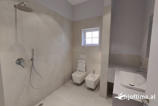 Shtepi me qera Apartament ne Tirane, 2+1, Mobilimi E mobiluar, Pagesa 950  Euro.