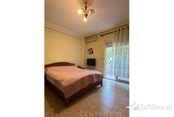 Shtepi me qera Apartament ne Tirane, 2+1, Mobilimi E mobiluar, Pagesa 650  Euro.