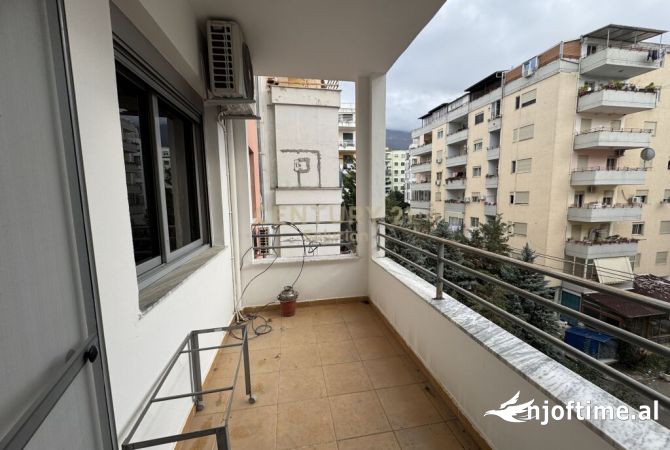 Shtepi me qera Apartament ne Tirane, 2+1, Mobilimi E mobiluar, Pagesa 400  Euro.
