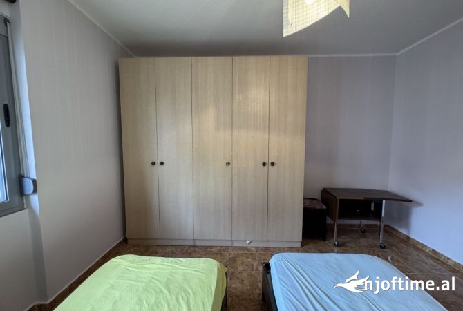 Shtepi me qera Apartament ne Tirane, 2+1, Mobilimi E mobiluar, Pagesa 400  Euro.